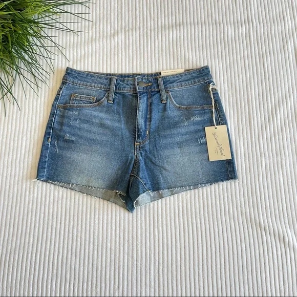 Universal thread high- rise denim shorts - Picture 3 of 13